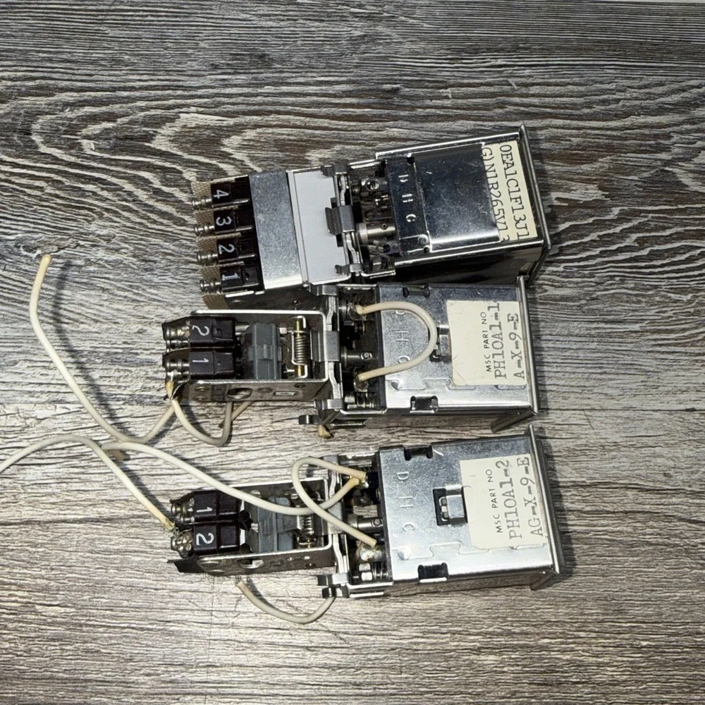 Master Specialties Co push Switch Lot Of 3 PH10A1-2 PH10A1-1 & 10EF13 For Parts
